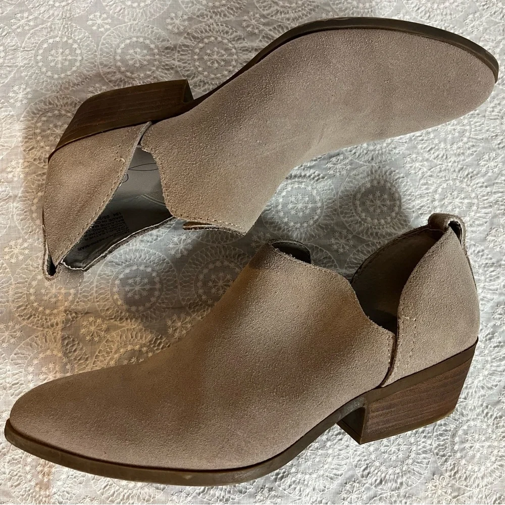 Joie Rowen Suede Leather ankle cutout booties in Taupe, Women’s size 6.5, Rodeo